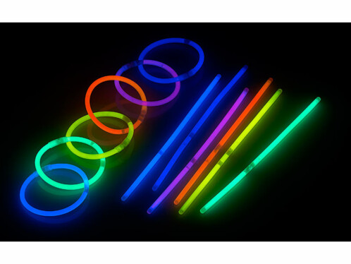 SPARKLERS CLUB Lot De 100 Bracelets Fluorescents Lumineux Multicolores – Glow Sticks Bracelets Avec 100 Connecteurs – Parfait Pour Soirées, Festivals, Anniversaires Et Événements Festifs
