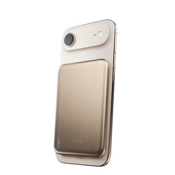 Powerbank en titane BMX coloris or fixée à l'arrière d'un smartphone Android compatible charge sans fil par induction Qi2 de la même couleur