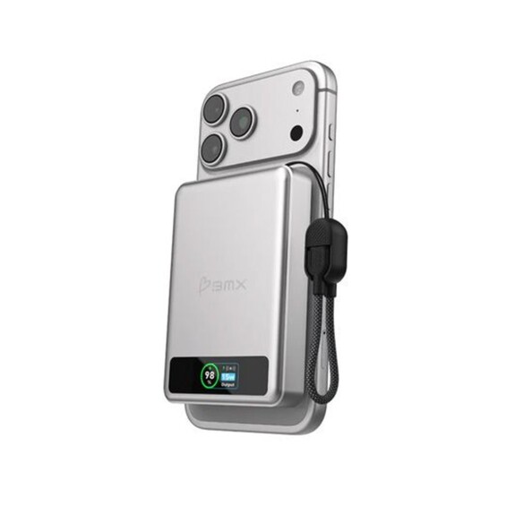 Smartphone Android coloris argent avec powerbank magnétique Solid State BMX de la même couleur fixée au dos avec écran LCD couleur et câble USB-C intégré