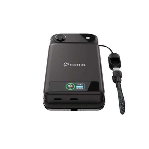 Vue du dessous de la batterie à induction sans fil BMX avec dragonne intégrant un câble USB-C et un écran posée sur un téléphone portable avec port USB-C sous les deux appareils mobiles