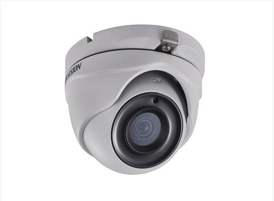 Caméra dôme Hikvision blanche avec lentille noire et vis de réglage métallique
