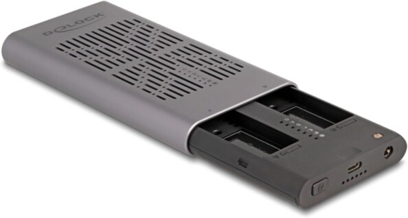 Station d'accueil SSD M.2 DeLock ouverte, vue intérieure des emplacements NVMe