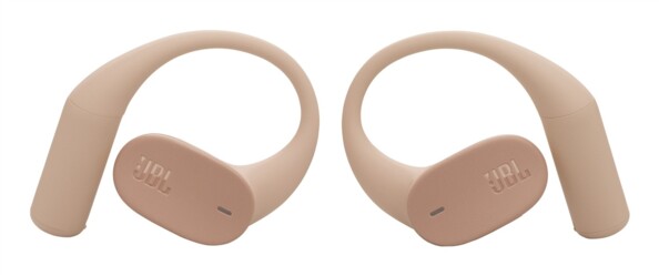 Paire d’écouteurs JBL beige avec crochets d’oreille, vue de face légèrement de biais sur fond blanc