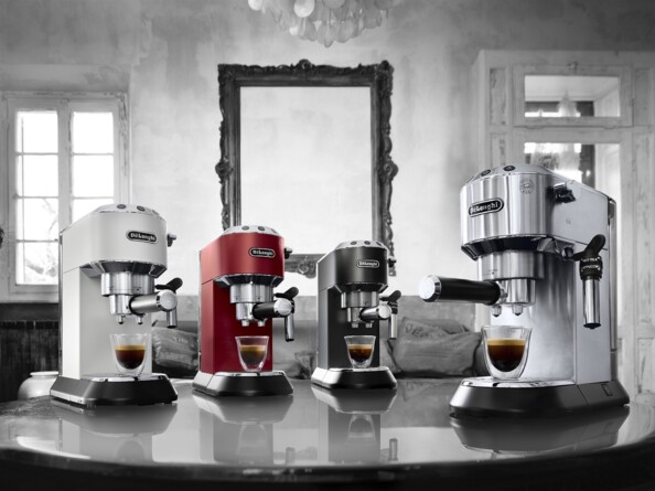 Machine expresso manuelle Dedica Style EC685.R rouge