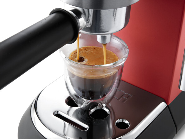 Machine expresso manuelle Dedica Style EC685.R rouge