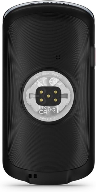 Vue arrière du Garmin Edge 1040 noir avec fixation quart de tour, contacts dorés et marquage CE UKCA