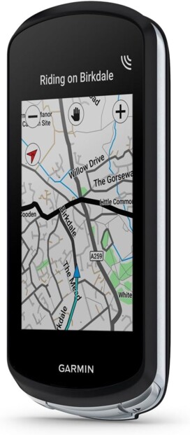 GPS cycliste Garmin Edge 1040 avec carte de navigation active montrant itinéraire et noms de rues