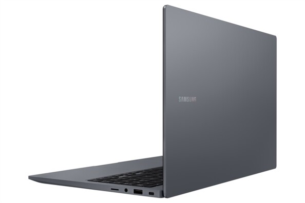 Ordinateur portable Samsung Galaxy Book4 avec processeur Intel Core i7 et écran