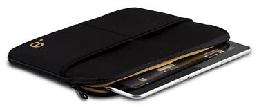 Insertion d'une tabette Samsung Galaxy Tab dans l'étui de protection à double fermeture à glissière coloris noir/safran