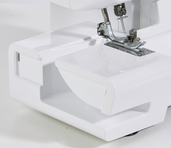 Surjeteuse 3/4 fils avec éclairage LED boutonnière automatique