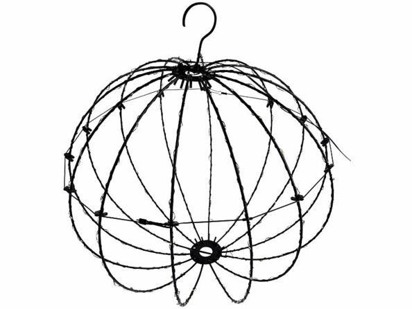 Structure sphérique en fil de fer noir avec crochet de suspension et anneaux métalliques formant un globe, sur fond blanc