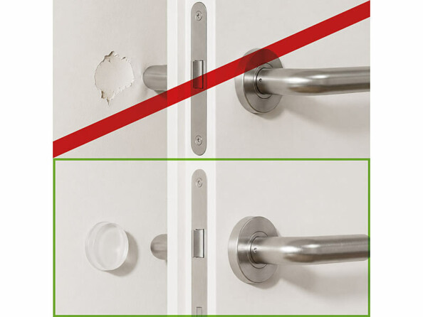 protection murale pour poignée de porte Ø 50 mm mise en situation derrière une porte : avec et sans