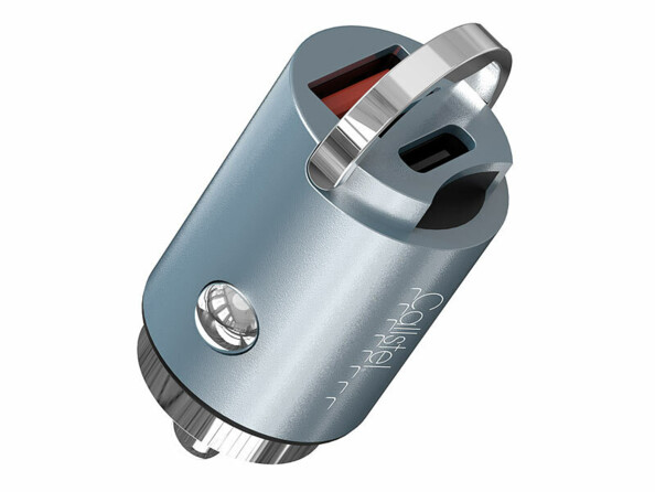 Chargeur allume-cigare USB-A / USB-C vue de 3/4 face