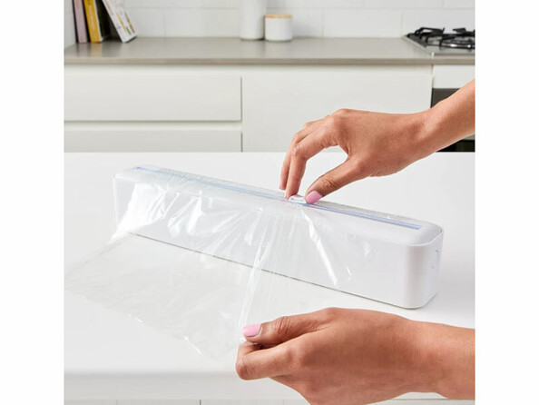 Dérouleur pour film alimentaire et papier aluminium en situation avec film fraincheur