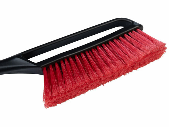 Tête de grattoir-brosse à neige 67 cm avec manche noir et rangée de soies rouges denses