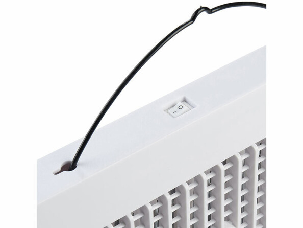 Gros plan de l’interrupteur I/O et du câble d’alimentation du destructeur d’insectes