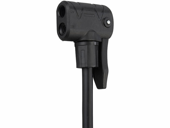 zoom sur tête de gonflage à deux valves de la pompe à pied