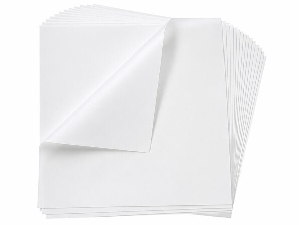 Pile de feuilles de papier blanc Rosenstein & Söhne, coin supérieur gauche partiellement replié