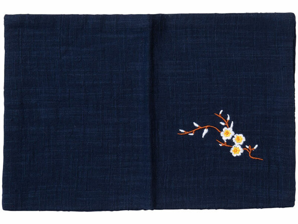 linge brodé pour cérémonie du thé