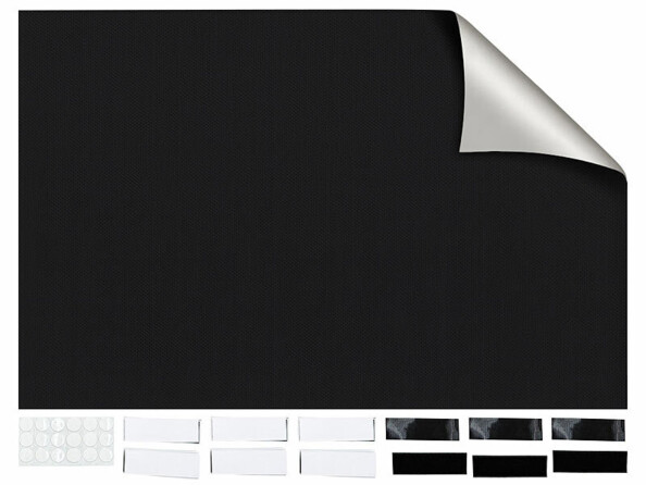 Store occultant découpable et sans perçage vu de face avec coin plié et patchs adhésifs