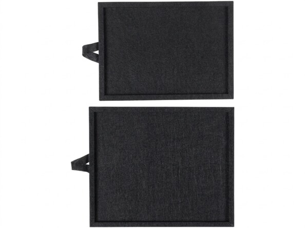 Panneau noir rectangulaire en feutrine avec languettes latérales sur fond blanc