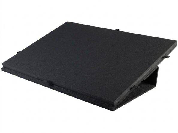 Support incliné noir en mousse triangulaire, surface plane avec languettes latérales