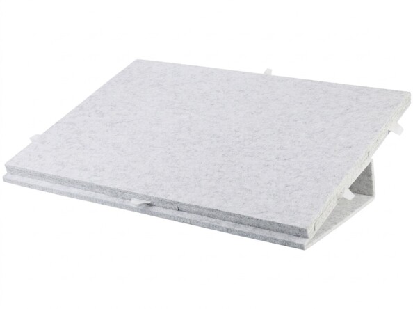 Support incliné gris clair en feutre compressé, surface plane avec encoches latérales