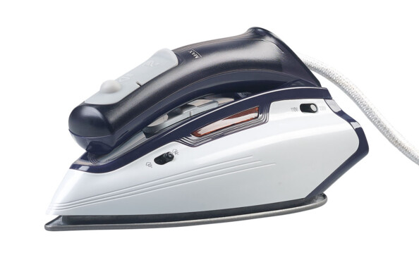 fer a repasser de voyage avec poignee retractable et tension 110v 230v avec vapeur