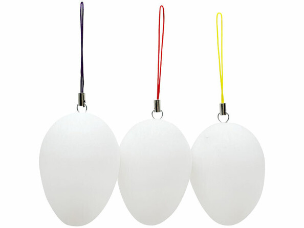 3 oeufs de pâques blancs décorés avec boucles de suspension