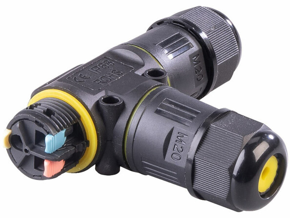 connecteur électrique étanche 3 voies vue zoomée sur le connecteur