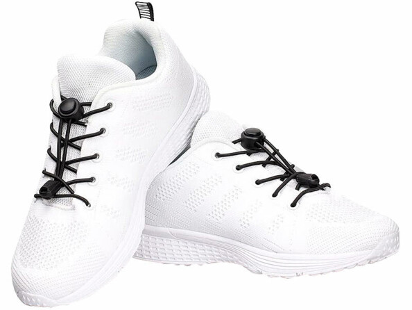 paire de lacets élastiques sans laçage mis en situation sur une paire de chaussures
