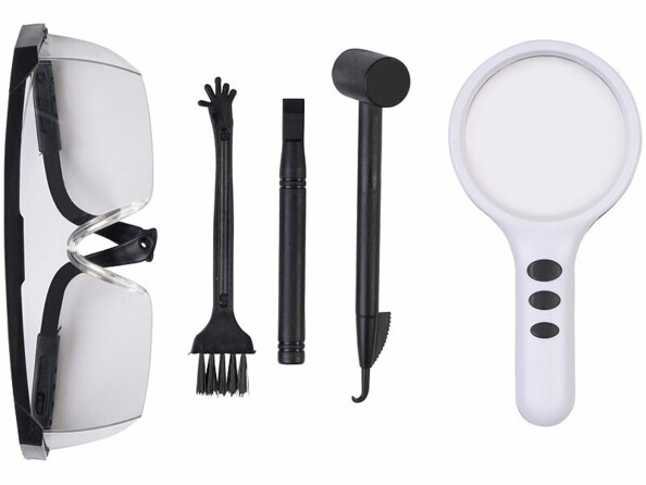 accessoires pour kit de fouilles avec lunettes loupe et marteau