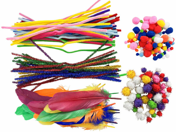 pompons, fils plumes loisirs créatifs