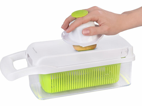 Coupe-légumes multifonction avec mandoline en action