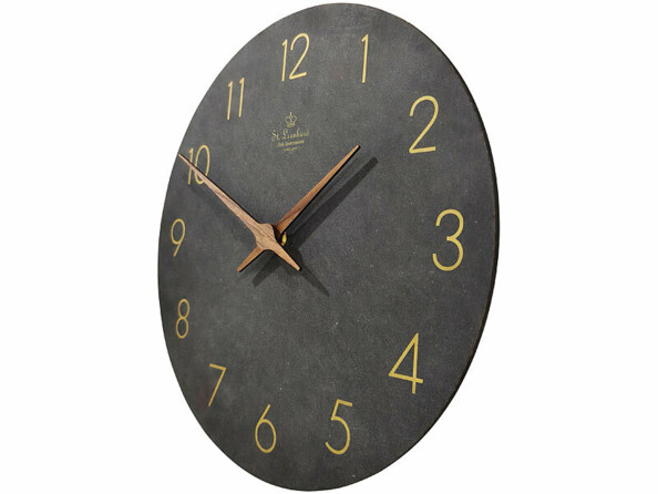 Horloge murale en bois Ø 30 cm avec mécanisme silencieux vue de 3/4