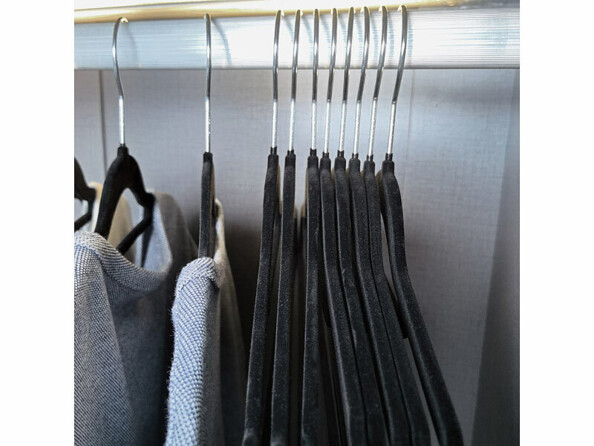 30 cintres antidérapants peau de pèche