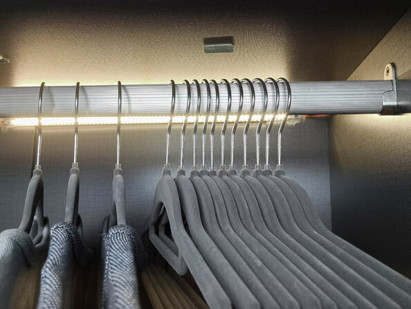 60 cintres antidérapants