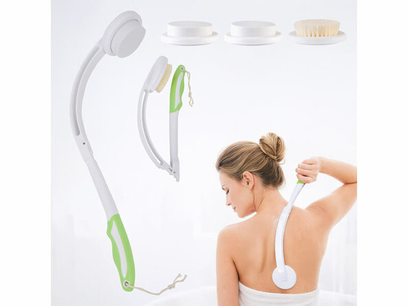 Brosse de douche pliable avec 3 embouts et femme se brossant le dos