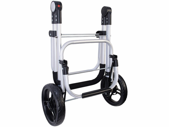 vue du chassis en aluminium du chariot de course replié