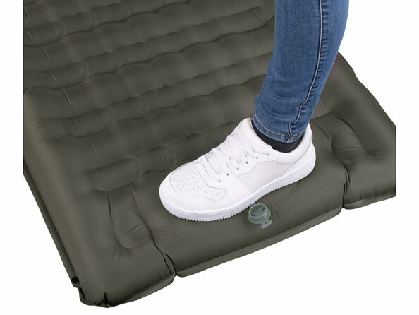 Matelas gonflable avec pompe à pied
