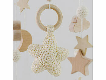 Mobile en bois pour bébé avec étoiles et lune