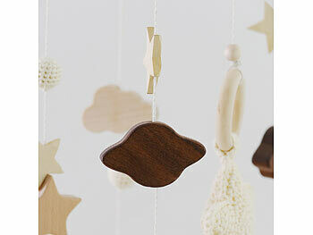 Mobile en bois pour bébé avec étoiles et lune