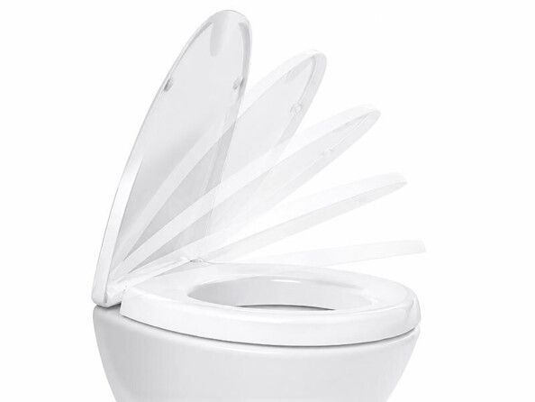 Abattant de toilettes blanc fermé de trois-quarts avec logo Ridder Slim et languette de préhension