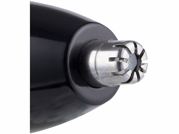 vue zoomée sur embout poils de nez de la tondeuse 3 en 1