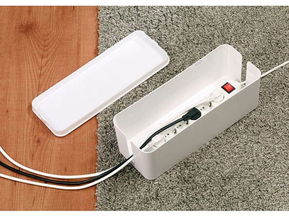 Boîte de rangement mis en situation avec une multiprise