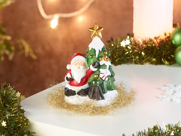 Table de noël décoré avec un sapin haut-parleur pour profiter de la magie musicale de noël