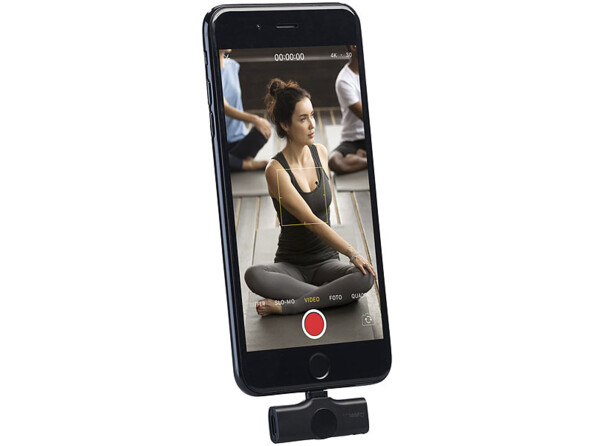 Mini microphone sans fil pour appareils avec connecteur Lightning mise en situation sur un iPhone