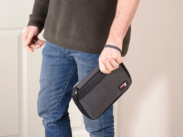 Pochette avec 9 compartiments pour câbles, écouteurs, clés USB, etc.
