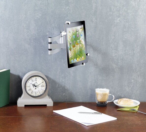 Support mural pivotant mis en situation avec une tablette