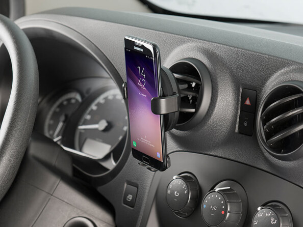 Support smartphone & chargeur intégré 2 A / 10 W compatible Qi sur grille de ventilation